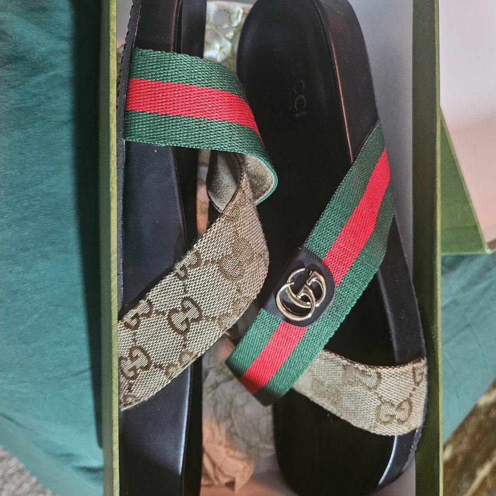 Gucci Black and Green Sandals with Iconic Design